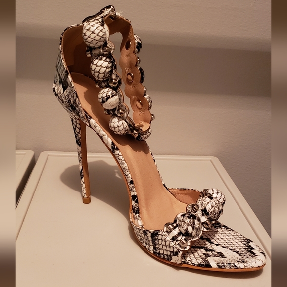 ALMUDENA Spike & Ball Ankle Strap Stiletto High Heels (Blk&Whte Snake) Size: 7.5 - Picture 2 of 6